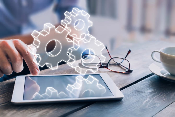 تُحدث اللوحة الطرفية ثورة في كفاءة مساحة العمل من خلال المحور الرقمي المبسط